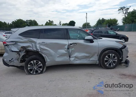 2022 Toyota Highlander Xle z USA, uszkodzony, nr VIN 5TDHZRBH0NS583559
